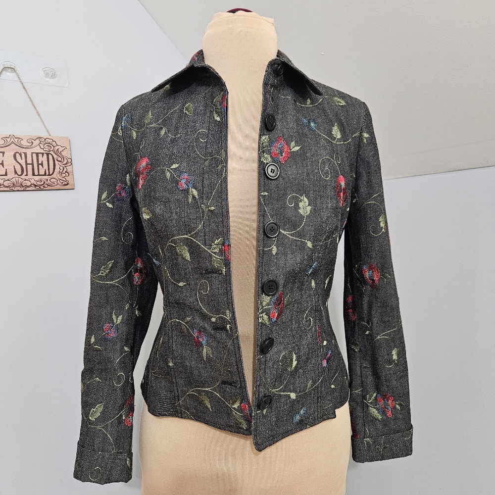 WORTH Embroidered Denim Jacket Floral Fitted Button Front Women’s Size 6 Blazer - Picture 2 of 14